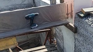 Строительство дома своими руками. Часть 13. Заливка ж\б балки между центральными колоннами.