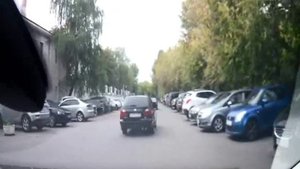 Система ESS (Emergency Stop Signal), моргает стопами при экстренном торможении