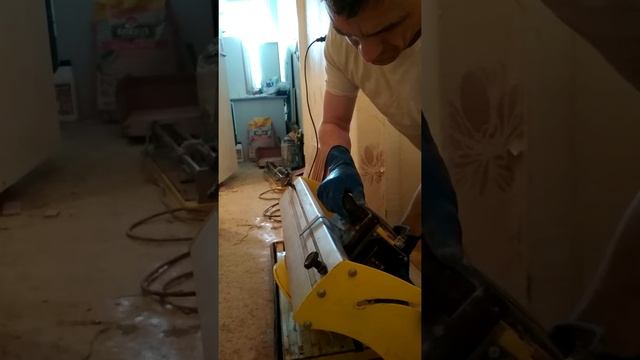 Запилить угол плитки под 45градусов нет ничего проще смотреть онлайн