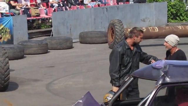 Гонки на выживание. Автотрюки. Коза.убрал баклажана Каскадерский фест. Тачка в хлам