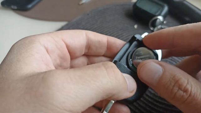 Как заменить батарейку в пульте ключей от автомобиля Хэнде смотреть онлайн