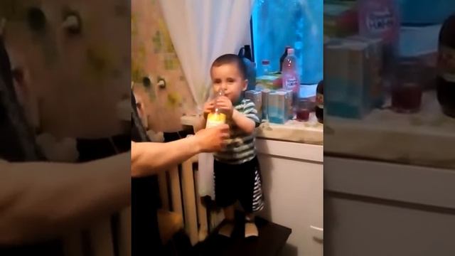 Ребенок смешно просит пить смотреть онлайн