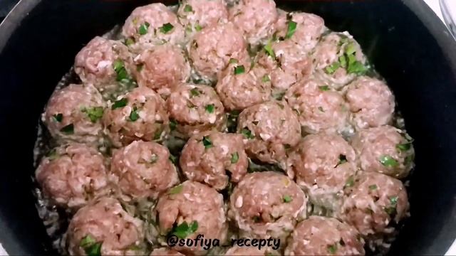 Фрикадельки в томатном соусе: рецепт от Foodman.club смотреть онлайн