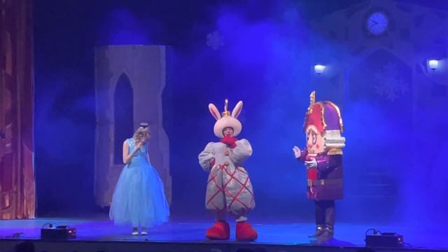 Цирковое шоу «ЩЕЛКУНЧИК. ПРИКЛЮЧЕНИЯ НОВОГОДНИХ ИГРУШЕК» 02.01.2023. 12:00 - «БЫТЬ САМОЙ СОБОЙ» смотреть онлайн