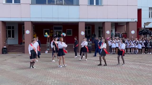 ТАНЕЦ НА ВЫПУСКНОЙ | 9 КЛАСС | ФЛЕШМОБ смотреть онлайн