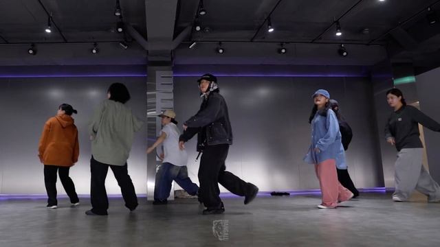 ( Ladybird - Moving Along )  LEGO Hiphop