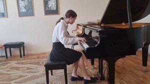 Ю. Полунин Скерцо ми минор     исп. Айзятова Э.