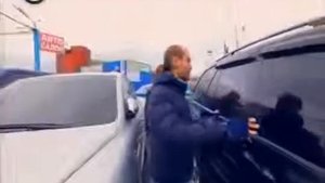 Смотрим как правильно осматривать авто при покупке