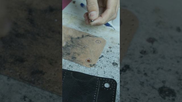 Проклейка Магнитов как фурнитуры кожаного ПОРТМОНЕ, Кожаные изделия ручной работы на заказ. Т14