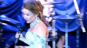 _А снег идёт_. исп. Наталья Булдышева. Концерт памяти Евтушенко. 04.05.2017г..mp4