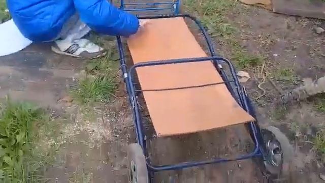 Как сделать машинку из подручных средств !!!