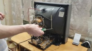 Техника безопасности при чистке старых кинескопных ЭЛТ телевизоров.