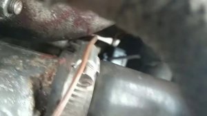 Замена регулятора (шоколадки, щёток)напряжения генератора Москвич 2141.mp4