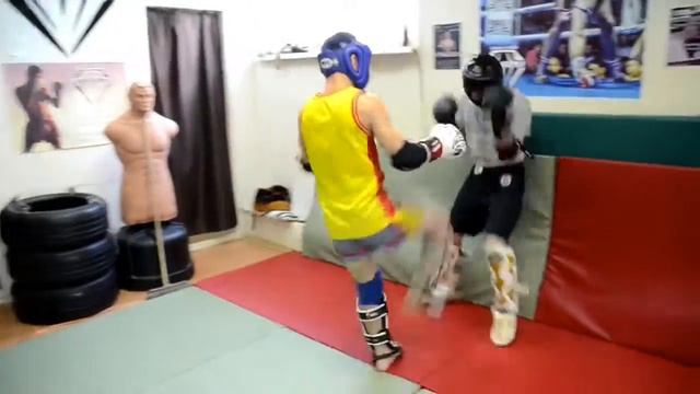 Бой по Тайскому боксу смотреть онлайн