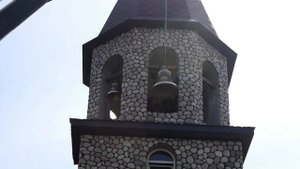 Установка колоколов на колокольню в храме во имя Святителя Николая Чудотворца