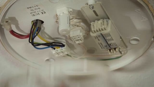 Curo Lifehacks: Change a bulb in a sealed light-fitting смотреть онлайн