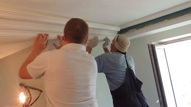 Монтаж полиуретановых потолочных карнизов