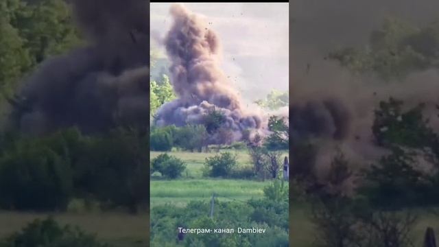 Удар Краснополем по дому с боевиками ВСУ/Strike at the Ukrainian militants in a house by Krasnopol