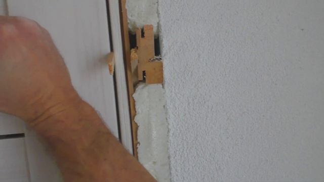 97 Установил двери полностью сам, без опыта, наличники, ручки с защёлками, приёмка работы 2 часть смотреть онлайн