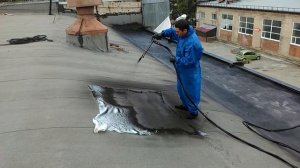 Нанесение жидкой резины на геотекстиль