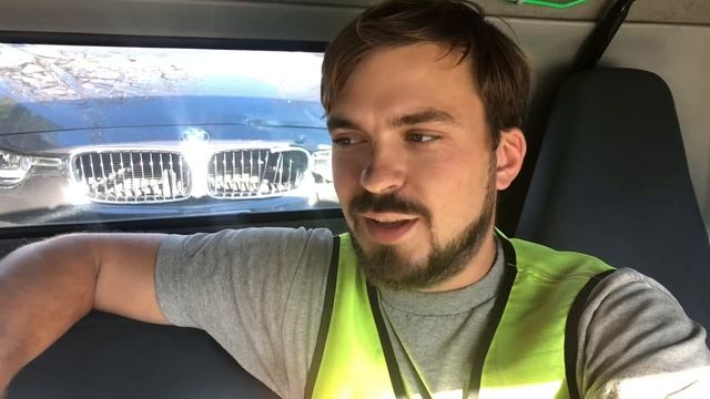 ЭВАКУИРУЮ разбитую BMW 3. Как я Работаю в США на Эвакуаторе