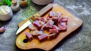 Салат Людмила с ветчиной и грибами