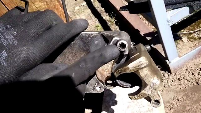 Как разобрать задний суппорт на Honda cb500? смотреть онлайн