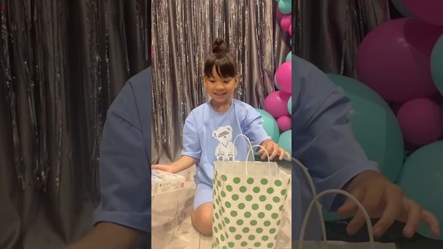 Распаковка игрушек, распаковка подарков после дня рождения) вечеринка в стиле тик-ток смотреть онлайн