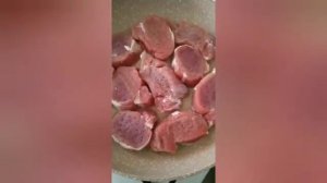 Медальоны из вырезки на сковороде.