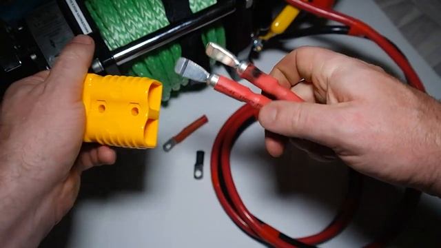 Силвой разъём Андерсон на кабеле лебёдки.