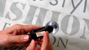 Плоскогубцы с присосками) Инструмент для отсоединения экранного модуля от корпуса смартфона.