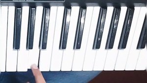 обучение на синтезаторе (пианино) мелодию из фильма( лестница в небеса) без нотной грамоты