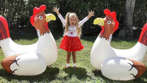 Diana plays Old Mcdonald Had a Farm game with a Funny Chickens