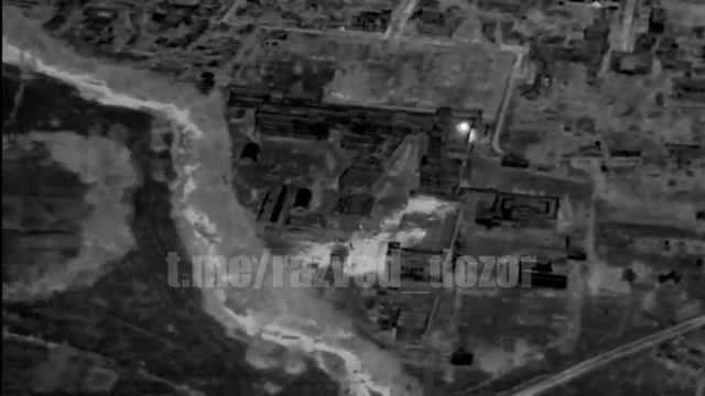 Авиаудар оперативно-тактической авиации ВКС крылатыми ФАБами по зданиям завода с техникой хряковояк