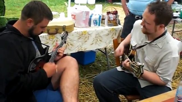Casey Cook and Michael Smith of The Dappled Grays playing Foggy Mountain Special смотреть онлайн