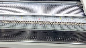 Заработок, переход в резинку 1 Х 1. ДВУХФОНТУРНАЯ МАШИНАSILVER REED