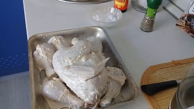 ЗАПЕЧЁННАЯ СОЧНАЯ КУРОЧКА В ДУХОВКЕ//Простой и вкусный рецепт курицы в духовке//Домашняя кухня СССР смотреть онлайн