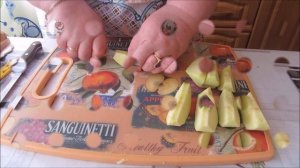 Салат из капусты с яблоком и сельдереем