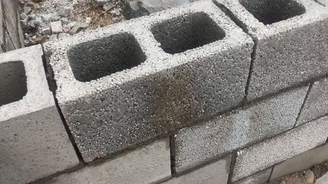 Зачем при кладке оставлять вертикальные швы не полностью заполненными раствором.