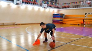 ТРЕНИРОВКА ДРИБЛИНГА В БАСКЕТБОЛЕ С ИСПОЛЬЗОВАНИЕМ КОНУСА. УПРАЖНЕНИЯ. BASKETBALL CONE DRIBBLING