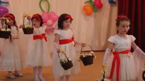 Танец с цветочными корзинами