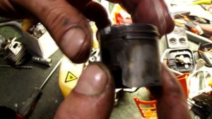 Ремонт бензотриммера Sturm BT8933D