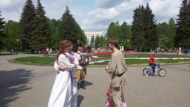 Свадебный танец молодых на месте знакомства смотреть онлайн