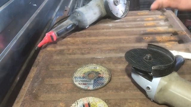 Как снять и правильно установить диск на болгарку