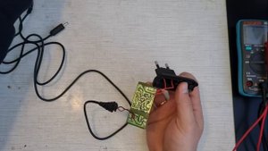 не выбрасывай старую зарядку от телефона