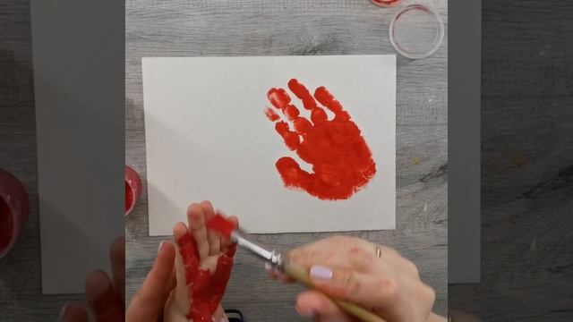 как нарисовать ладошками сердце?