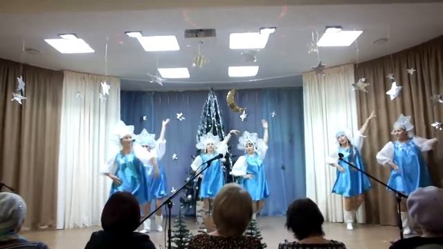 Снегурочки...потолок ледяной...