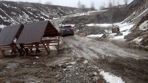 Хайлендер 2014 прет в горку по грязи