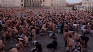 Desnudo Masivo por  Spencer Tunik // DondeTvenMagazine