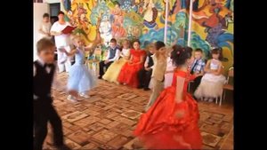 Зажигательный танец "Кукарелла"